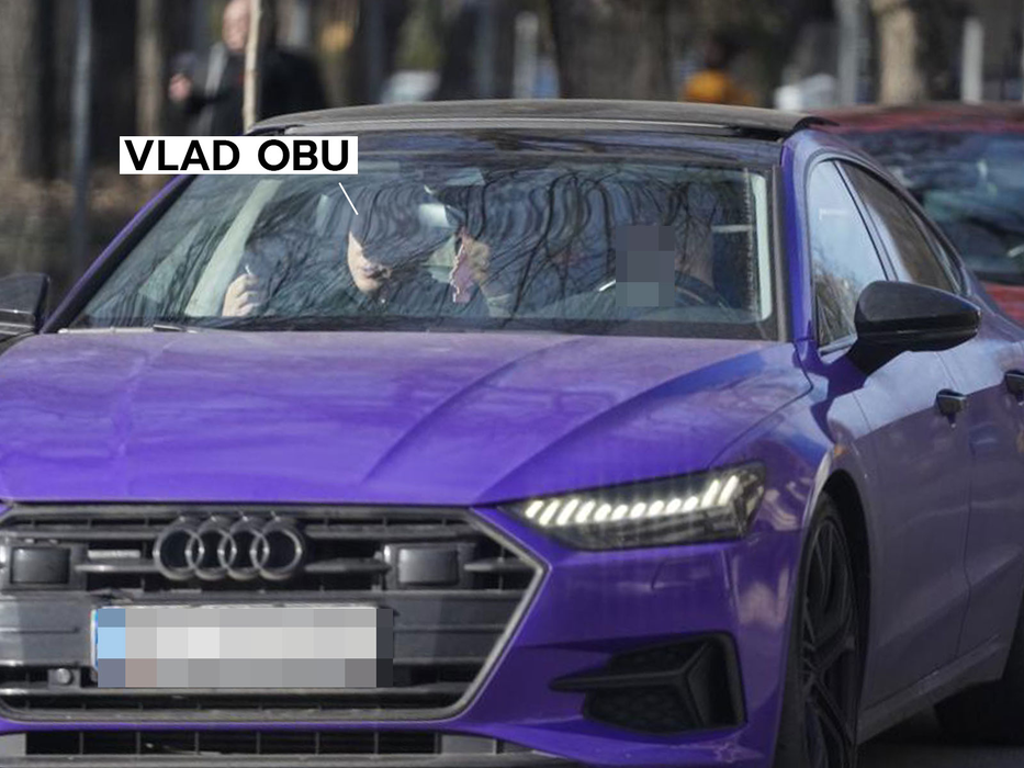 Vlad Obu, în mașină alături de prieteni Vlad Obu, relaxat după audieri (SURSA FOTO: CANCAN.RO)