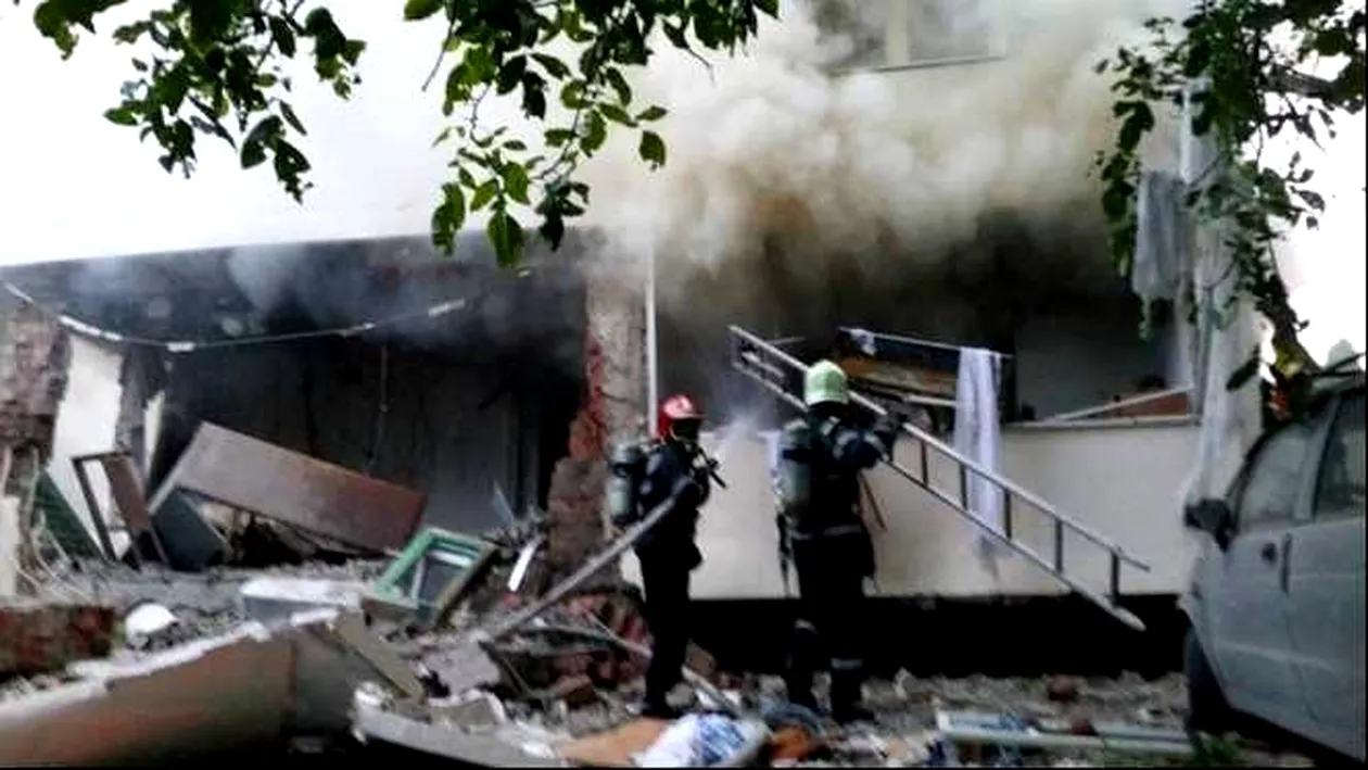 Explozie uriașă la Hunedoara, într-un bloc! Un om a murit, 25 de persoane, în stare de șoc!