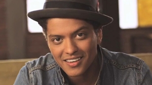 Bruno Mars, cel mai piratat cântăreţ al anului 2013! Vezi de câte ori a fost descărcate piesele cantareţului