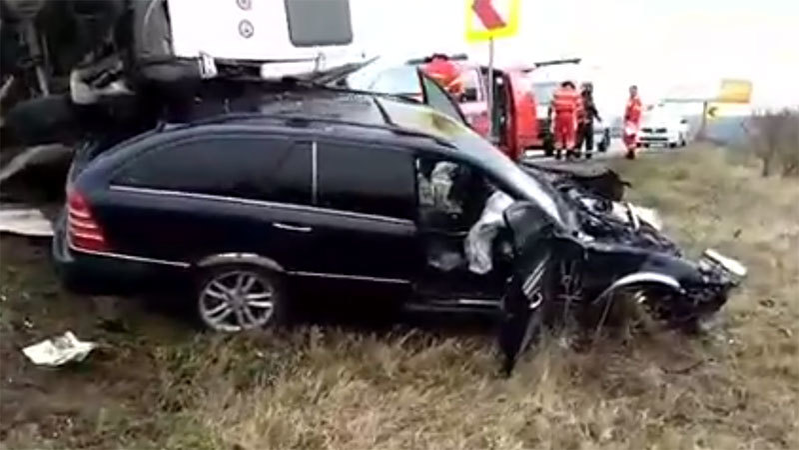 Accident teribil în judeţul Olt. Şoferul a murit pe loc