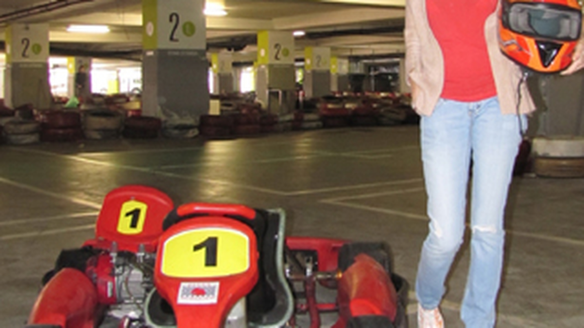 Actrita Irina Antonie este pasionata de karting!