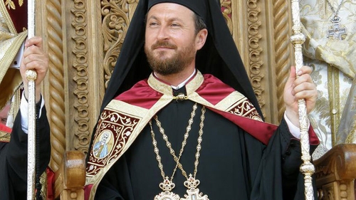 VIDEO | Episcopul Huşilor a încercat să se scuze în faţa enoriaşilor, chiar în timpul slujbei!