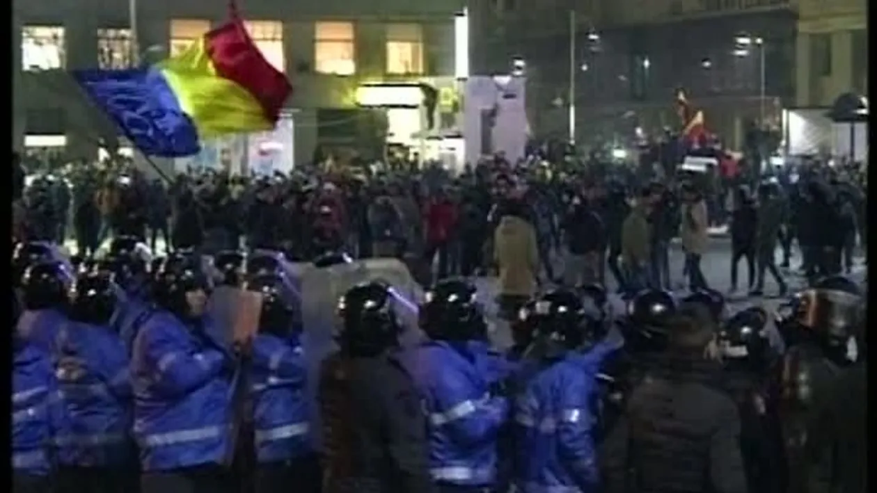 „Atacaţi secţiile de poliţie şi luaţi arme de acolo!” Mesajul Poliţiei după instigările de pe reţelele de socializare