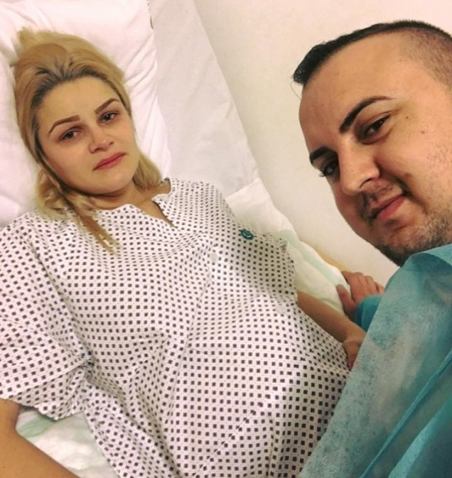 VASILICĂ CETERAŞU îşi botează fiica, naş e Nea MĂRIN. Primele imagini