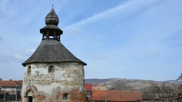 Cea mai veche biserică din România, locul unde se petrece un fenomen bizar! Lumina stranie care se vede de la fereastra ei