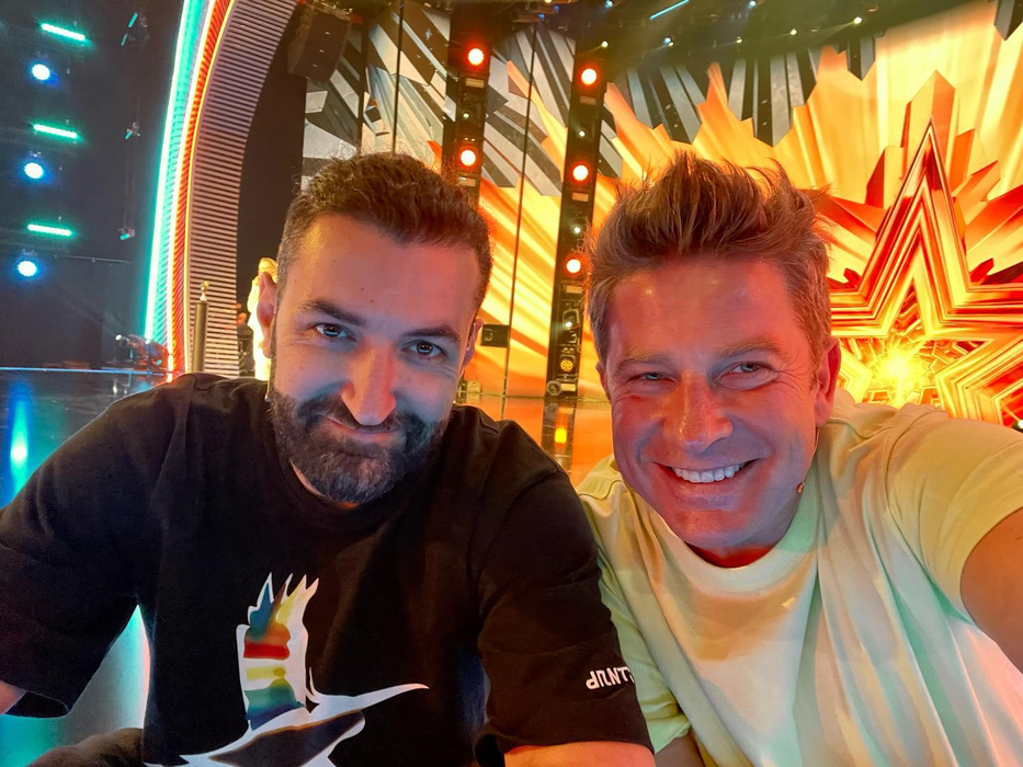 Pavel Bartoș: "Nu sunt atât de disciplinat, probabil că dacă aș fi pus în situație sau aș fi muritor de foame, da, aș lucra, sau n-aș avea altceva de făcut.

Dar așa nu, de aia sunt și departe de zona asta. Oarecum, că la urma urmei toți lucrăm într-un anume fel de corporație, numai că trebuie să ne găsim libertatea în aceste limite!"