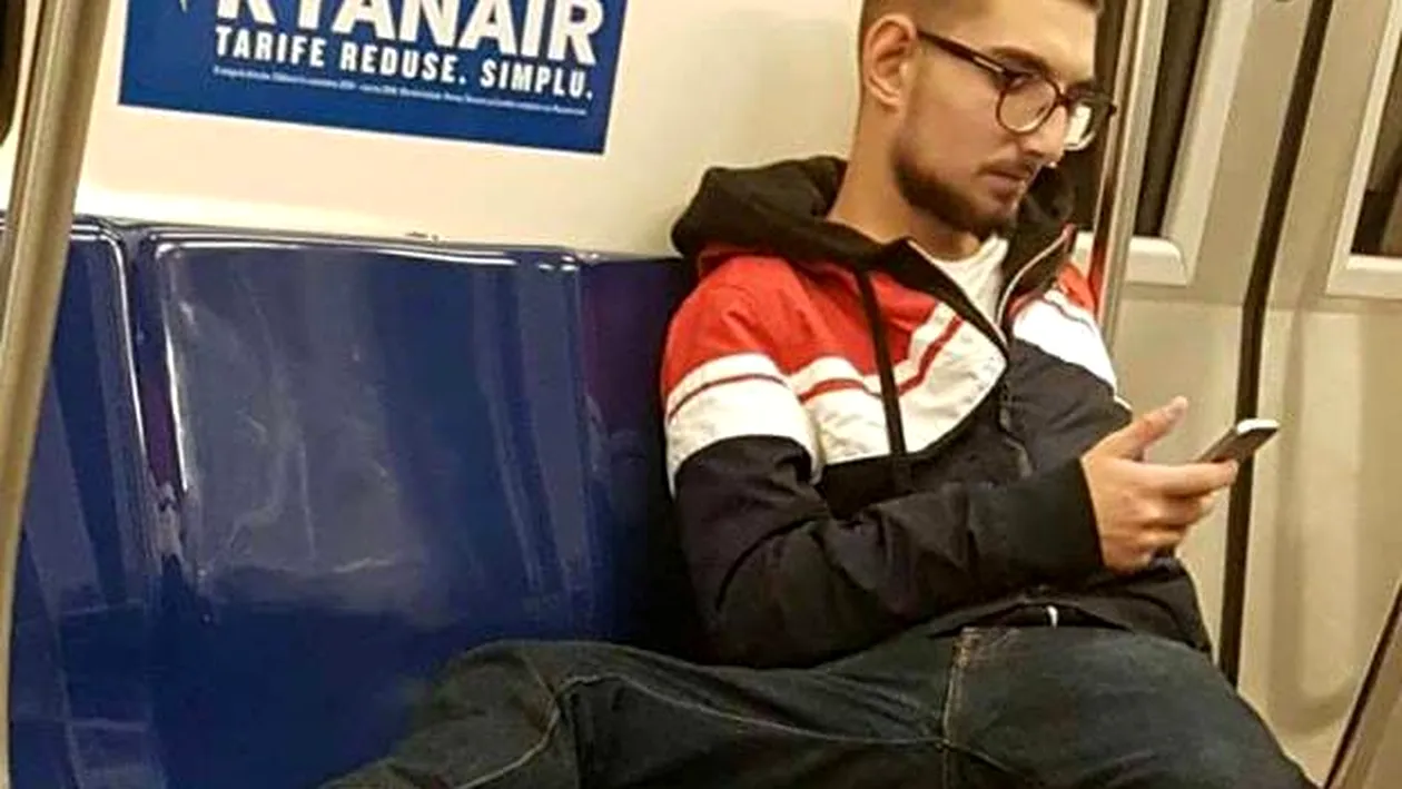Acest tânăr stătea cu un picior pe scaunele dintr-un metrou din București, iar un călător i-a dat 3 lei! Ce a urmat întrece orice imaginație