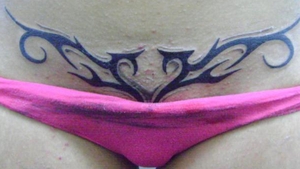 Româncele se dau în vânt după tatuaje intime! Care sunt ultimele tendinţe pentru decorarea zonei...de jos!