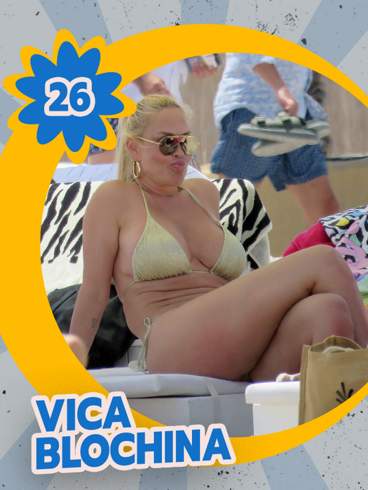TOP 30 de vedete care şi-au etalat picioarele lungi şi bronzate la piscină. Blonde, brune și roșcate sunt complet dezinhibate!