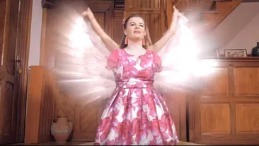 VIDEO. Lorelai și-a împlinit un vis. Fetița fără mâini, dar cu talent dumnezeiesc, a lansat un nou single, cu un videoclip de basm