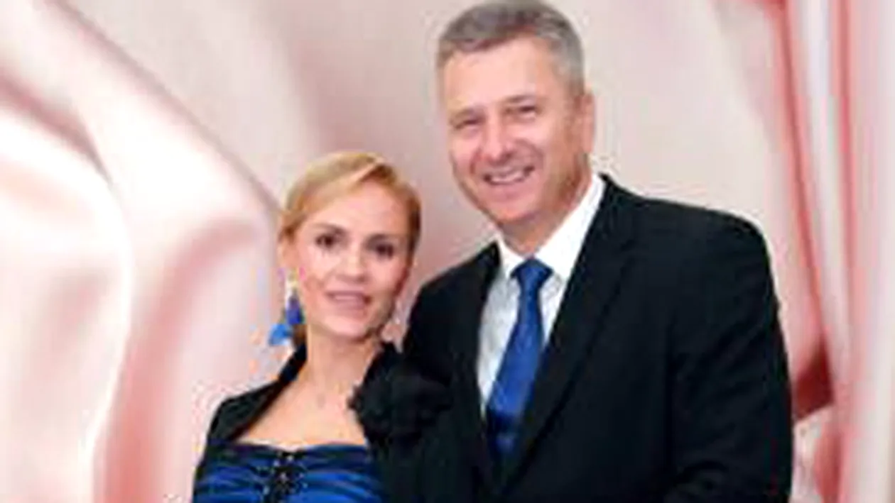 Sarcina Gabrielei Firea a avansat: In fotografie se vede deja cum iese din rochie Molecula!