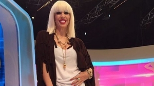 Raluca Bădulescu, roşcată! A slăbit peste 70 de kg şi acum pendulează între schimbările de stil şi atitudine