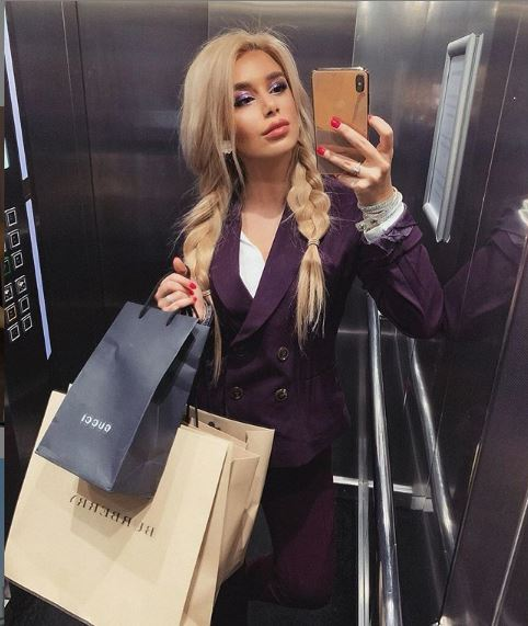 Denisa l-a cucerit pe Ahmed, poreclit Prințișorul SIR, cu formele ei de invidiat