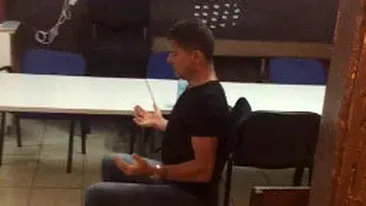 Imagini nemaivăzute cu Boureanu în secţia de Poliţie! A început să mediteze ca ”guru” Bivolaru ca să se trezească din beţie!