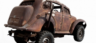 O mașină din Mad Max, construită din două modele complet diferite, se vinde pe eBay