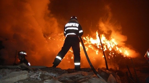 Un bărbat din Vâlcea a murit, după ce în locuința lui a izbucnit un incendiu