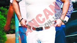 Ce se mai infoaie "cocosii" Becali!