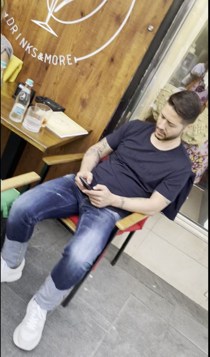 Jorge e și el cu gândurile în telefon (Foto: CANCAN.RO)