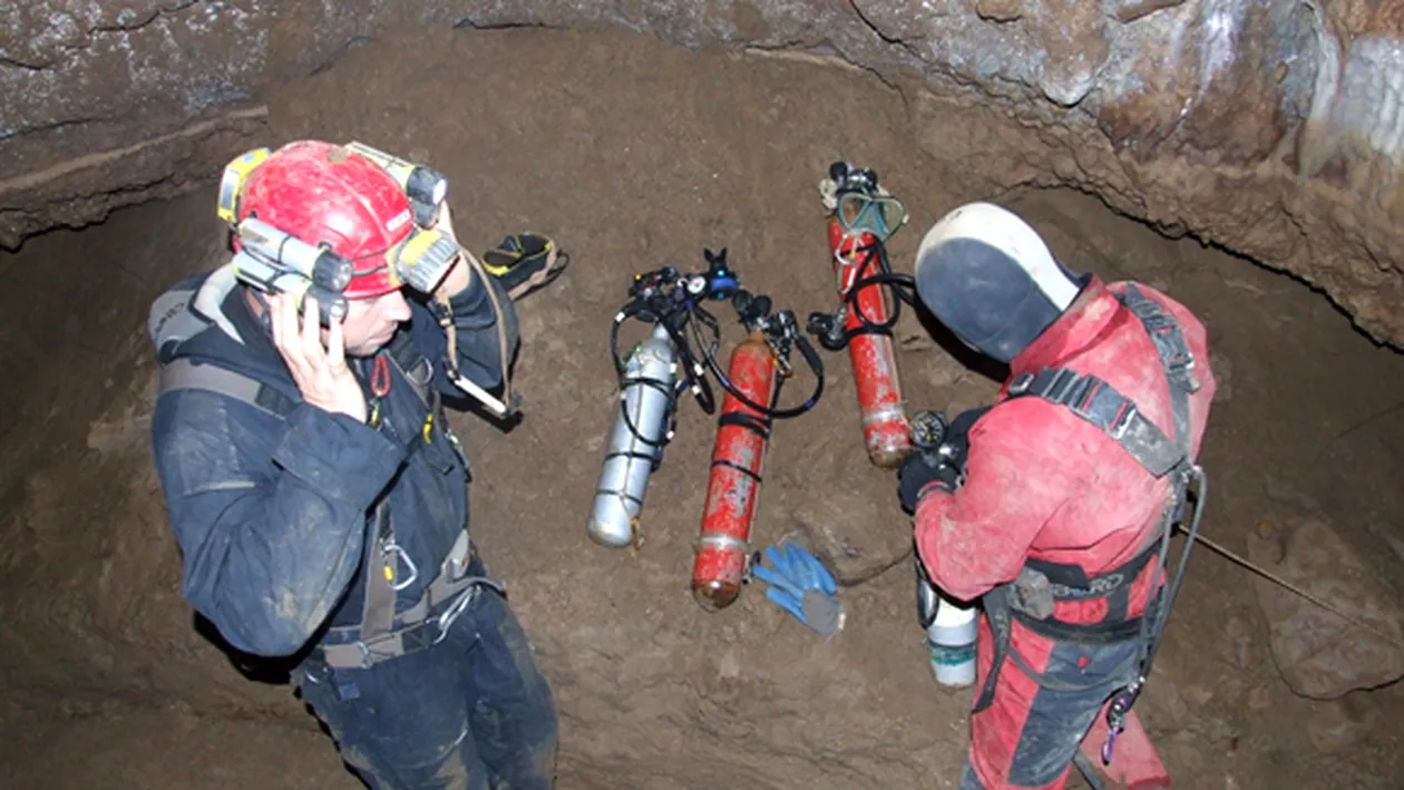 Doi bărbaţi au fost găsiţi morţi într-o grotă din Băile Herculane! Făceau măsurători şi s-au fi intoxicat cu sulf