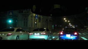 Pe locuri, fiti gata…usor, sa nu zgarii masina! Doi soferi cu drag de aventura s-au apucat de raliuri chiar pe Calea Victoriei!