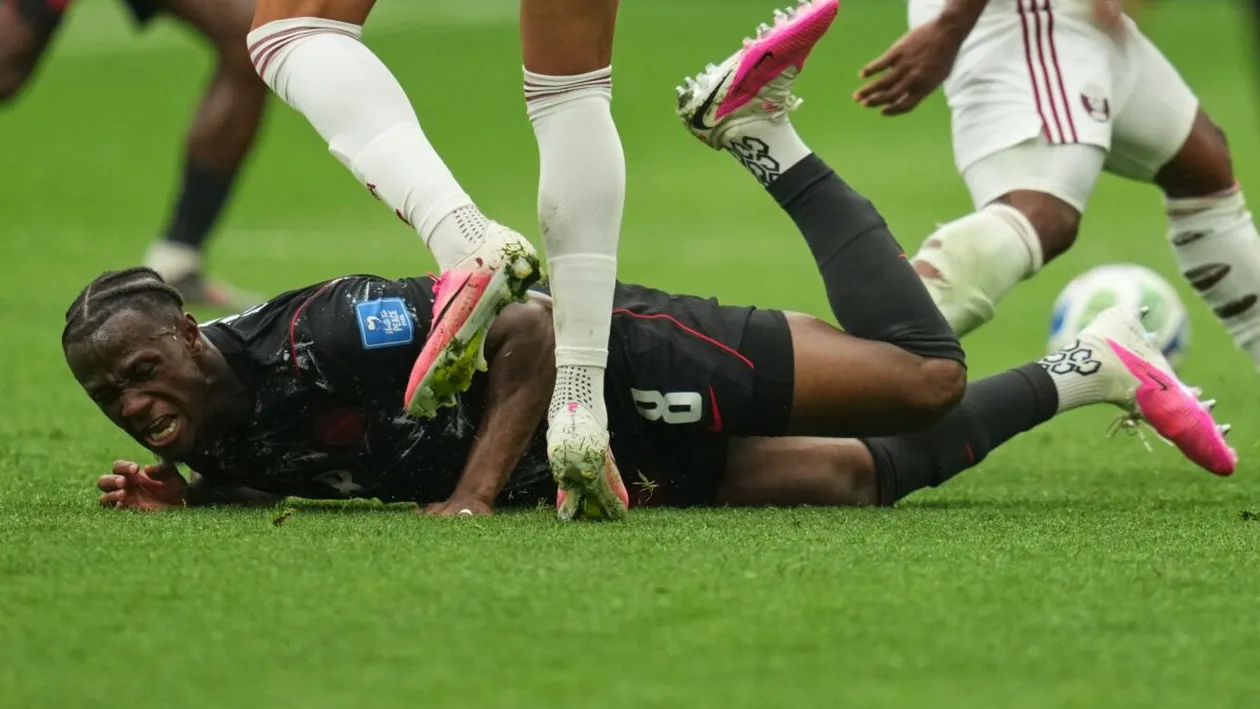 De ce simulează fotbaliștii accidentările la Cupa Mondială, potrivit unui neurochirurg