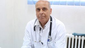 Medicul care a vindecat cei mai mulți pacienți de noul coronavirus avertizează: „Virusul se poate lua și din aer”