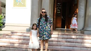 Toți invitații și-au dat coate! Oana Roman, într-o rochiță foarte scurtă la nunta Adelinei Pestrițu