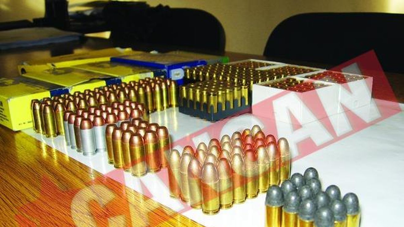 Munitie gasita in mobila de la second-hand