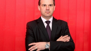 Primarul din Caracal, care a fugit cu secretara, şochează in cererea de divorţ: „Divorţez pentru că nevasta şi soacra mă bat!”