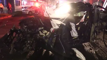 Accident înfiorător în Brăila. Șoferul unui BMW, proiectat pe șosea după ce a pierdut controlul volanului și a făcut prăpăd. Bărbatul de 23 de ani, în comă la spital