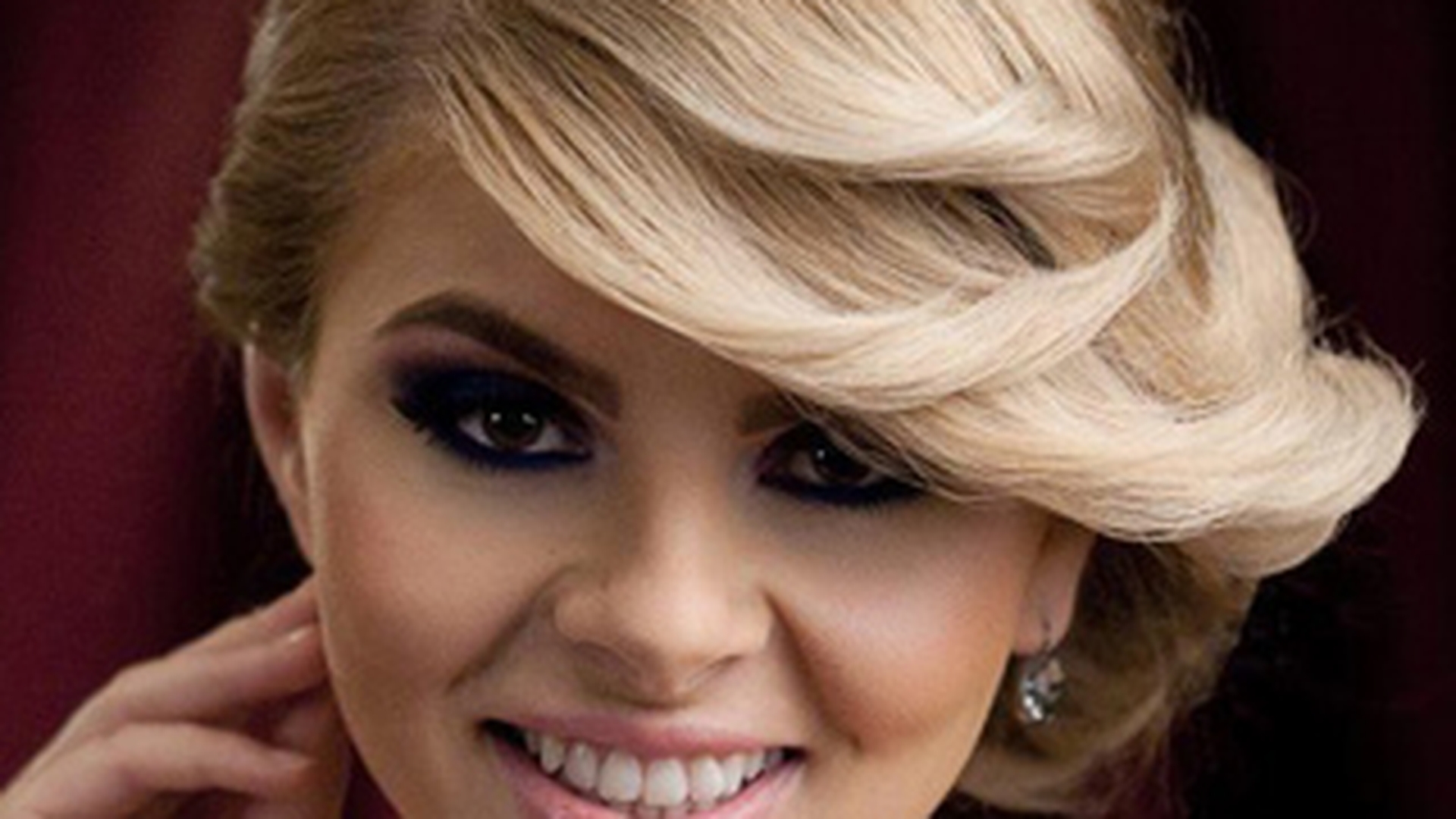 Denisa Nechifor va fi mireasa alaturi de Miss Bride Romania 2011 de Martisor!
