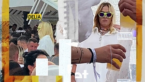 Delia a petrecut la Loft exact ca-n vremurile bune. A performat, iar apoi pe mese s-a urcat