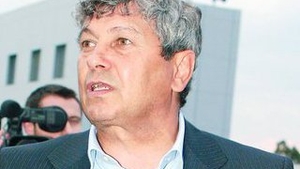 Mircea Lucescu: "Un antrenor isi duce echipa pana la 16 metri, de acolo depinde de jucatori"