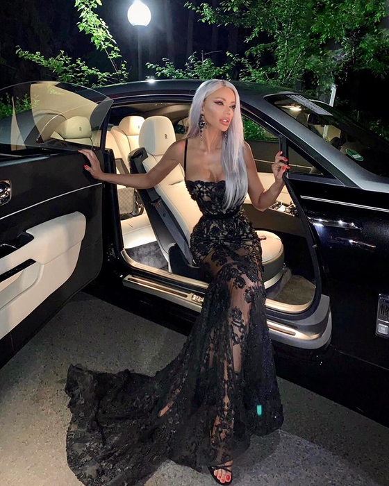 Bianca Drăgușanu, apariție mega-sexy la petrecerea VIVA! Cu cine a venit de mână