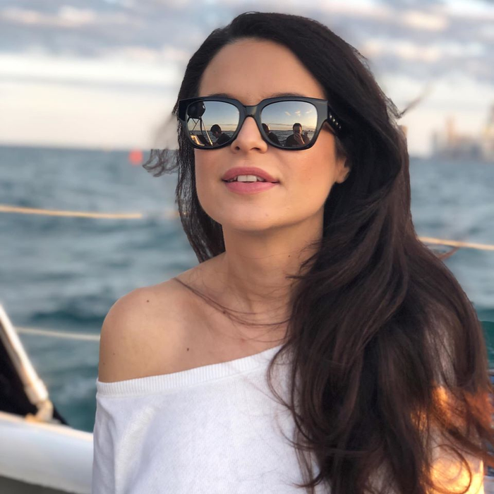 O mai știi pe Raluza Lăzăruț? Cum arată acum și ce a ajuns să facă pentru bani fosta prezentatoare de la Antena 1 și Kanal D, la 5 ani după ce s-a mutat în SUA