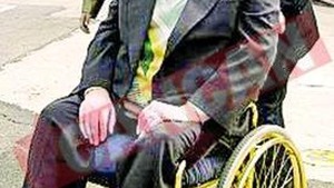 Larry Flynt cere 5 miliarde $ ajutor de la stat