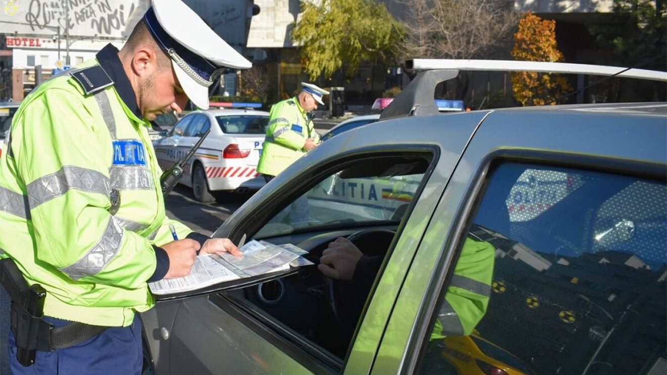 Amendă între 250 și 500 lei pentru șoferii din România care nu au asta la ei, când sunt opriți de polițiștii de la Rutieră