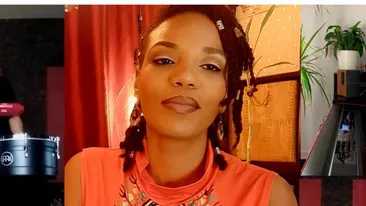 Julie Mayaya trece prin momente dificile. Artista s-a despărțit de iubit, deși plănuiau nunta