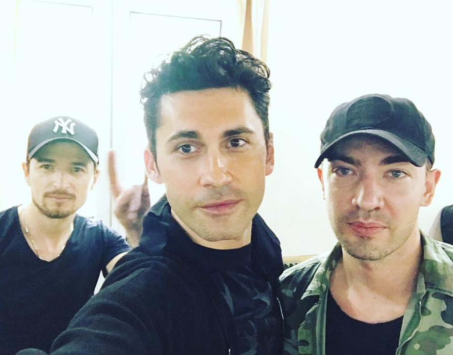 Îl mai știi pe Arsenie de la O-Zone? Bărbatul este complet schimbat față de acum 20 de ani
