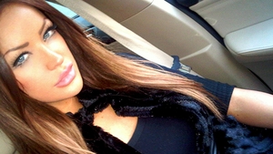 “Ce curbe are!” Bianca, apariţie incendiară la o petrecere cu ştaif