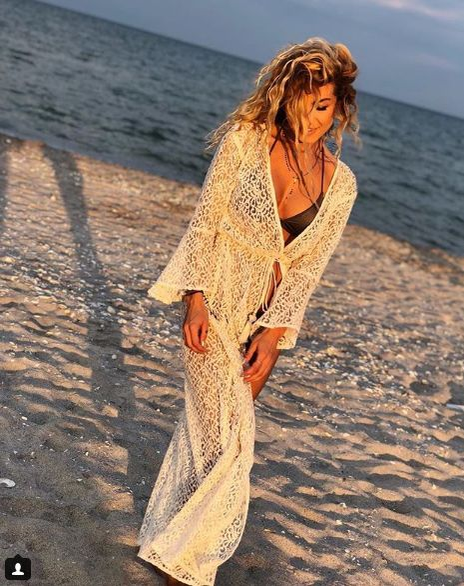 Flavia, sexy la plajă! Detaliul observat de fani: „Dani Oțil unde este?”