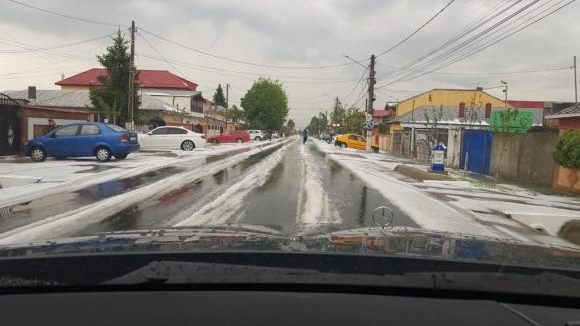 Imagini cu grindina din Călărași și Ialomița! Este haos în județele din sud