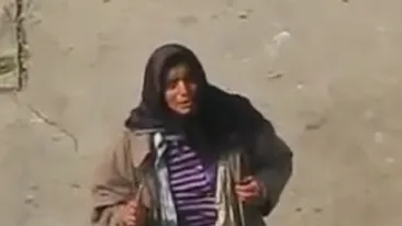 Oamenii au fost darnici cu ea! Am aflat cati bani face cersetoarea cu voce de aur