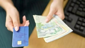 Peste 2.500 lei de la stat în 2026 pentru românii vulnerabili. Cine beneficiază de indemnizația de însoțitor