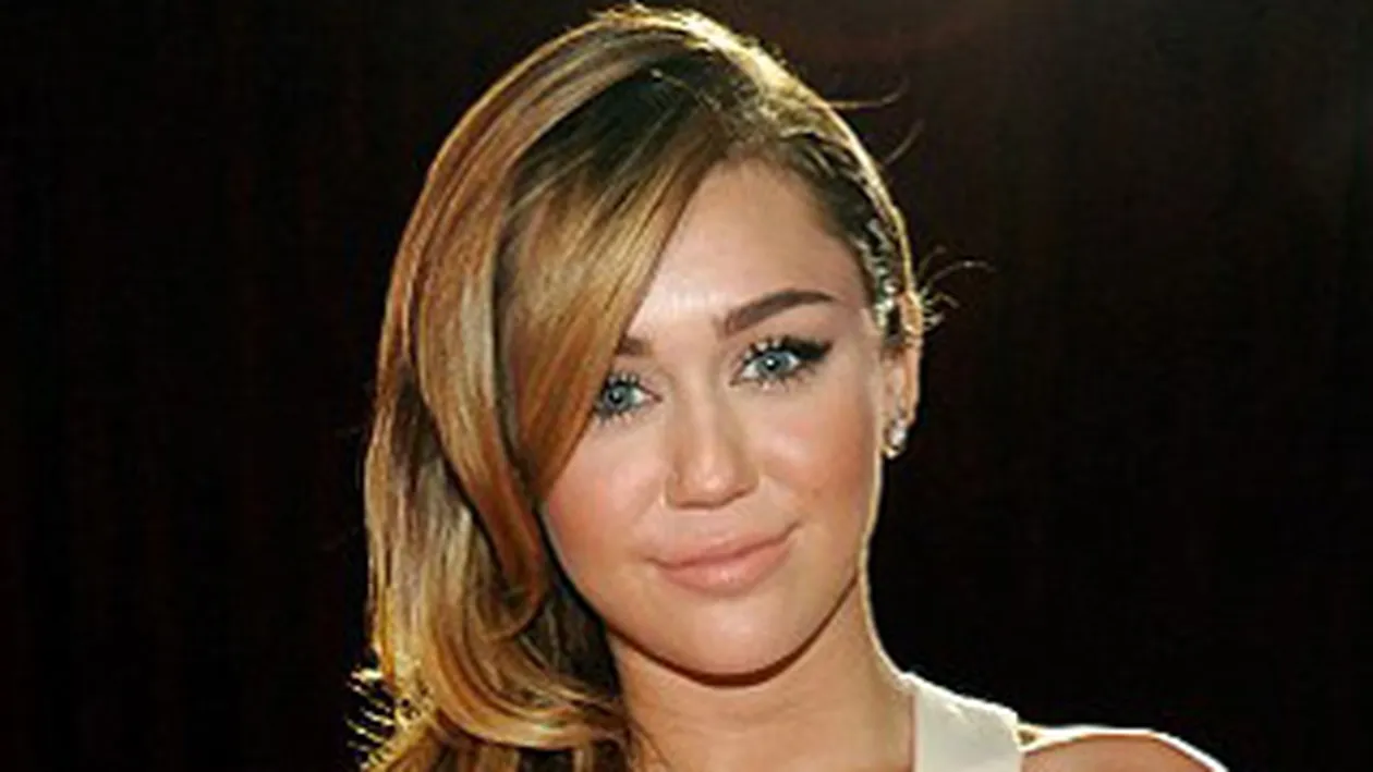 Miley Cyrus dezvaluie amanunte picante despre prima experienta sexuala de platoul de filmare, dar si din viata reala!