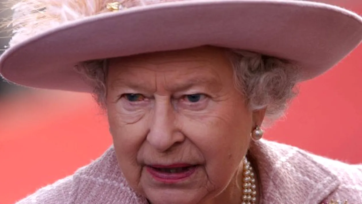 Imaginile care au făcut istorie! Cum arăta regina Elisabeta acum 60 de ani, la incoronare!