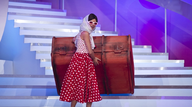 CANCAN.ro te provoaca! Sylvia a fost in spatele mastii! Ea i-a "dat viata" Cleopatrei Stratan!