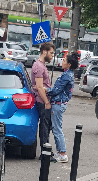 După o discuție mai aprinsă, Doinița și iubitul s-au îmbrățișat