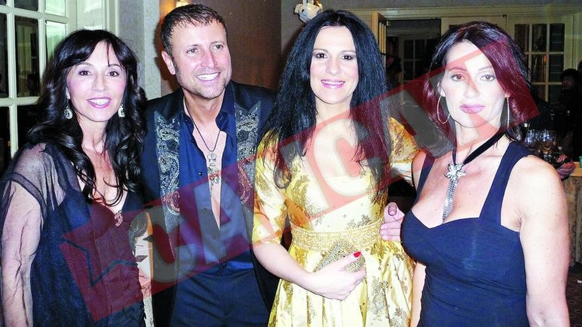 Nadia Comaneci si-a ales patru rochii din colectie