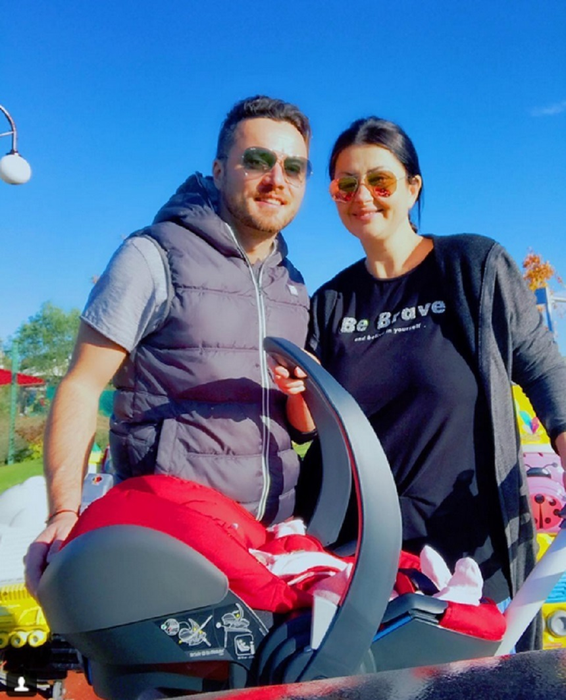 Gabriela Cristea are motiv de bucurie înainte ca fetiţa ei să împlinească o lună! „Mama adoptivă” a vedetei a dat-o de gol